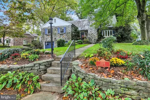 1306 Parkside Dr S, Wyomissing, PA 19610