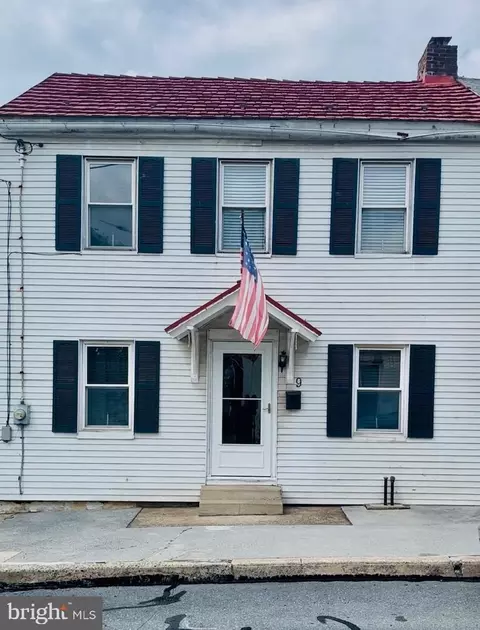 9 W Noble Ave, Shoemakersville, PA 19555