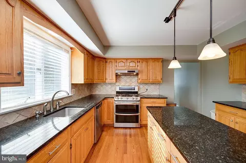 10 Pacific Ave, Reading, PA 19608 photo 25