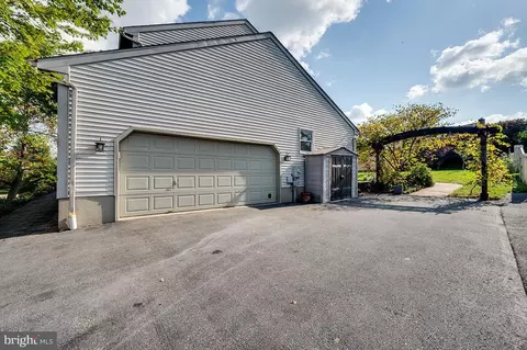 10 Pacific Ave, Reading, PA 19608 photo 64