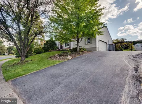 10 Pacific Ave, Reading, PA 19608 photo 2