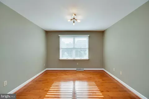 10 Pacific Ave, Reading, PA 19608 photo 9