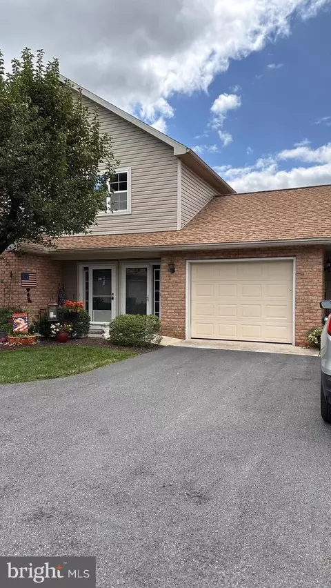 10 Cardinal Way, Fleetwood, PA 19522