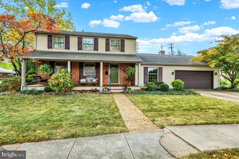 36 Lawndale Rd, Wyomissing, PA 19610