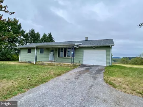 370 Witchcraft Rd, Hamburg, PA 19526