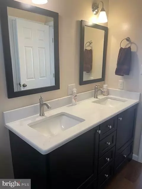 Bath - 1859 Shellbark Dr, Reading, PA 19608 photo 2 of 3