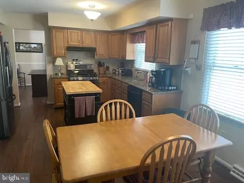 Kitchen - 1859 Shellbark Dr, Reading, PA 19608 photo 2 of 5