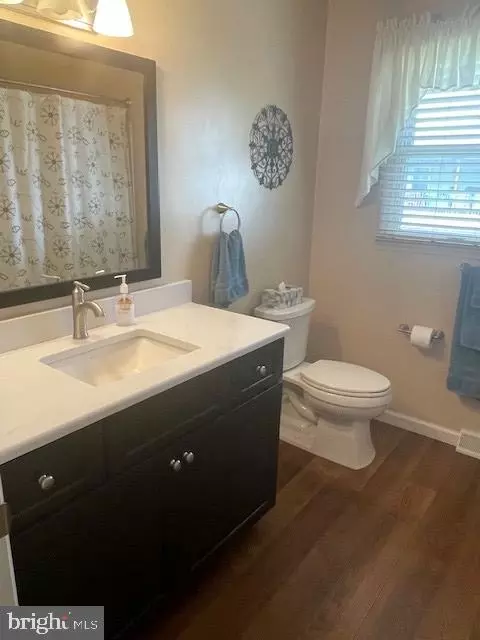Bath - 1859 Shellbark Dr, Reading, PA 19608 photo 3 of 3
