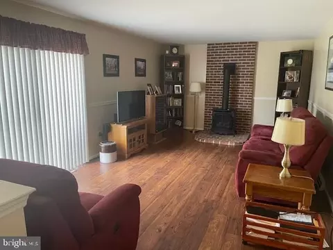 Living - 1859 Shellbark Dr, Reading, PA 19608 photo 2 of 2