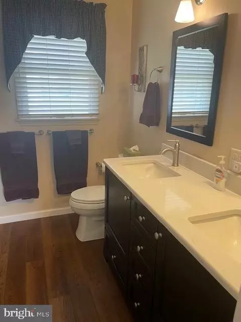 Bath - 1859 Shellbark Dr, Reading, PA 19608 photo 1 of 3