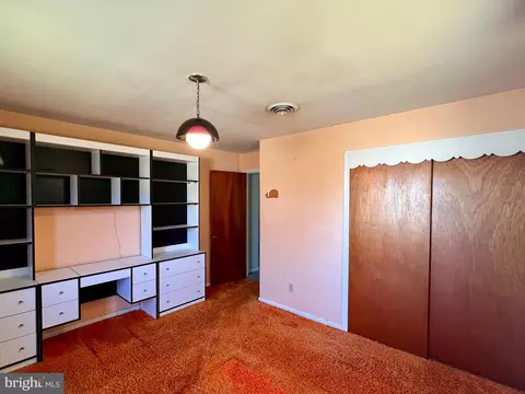 Bedroom - 781 Mountain View Rd, Reading, PA 19607 photo 4 of 6