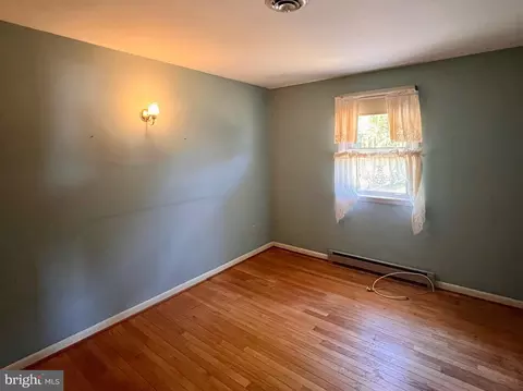 Bedroom - 781 Mountain View Rd, Reading, PA 19607 photo 5 of 6
