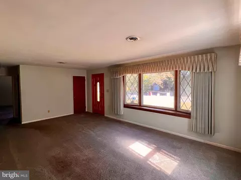 Living - 781 Mountain View Rd, Reading, PA 19607 photo 1 of 7