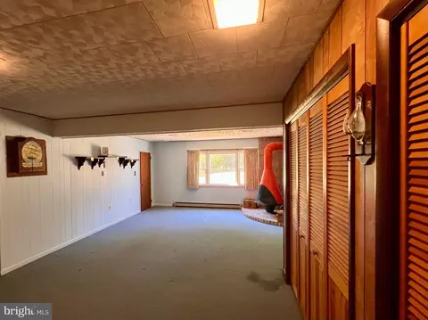Living - 781 Mountain View Rd, Reading, PA 19607 photo 6 of 7