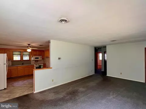 Living - 781 Mountain View Rd, Reading, PA 19607 photo 2 of 7