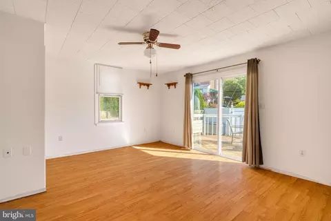 Living - 1028 Brooke Blvd, Reading, PA 19607 photo 3 of 5
