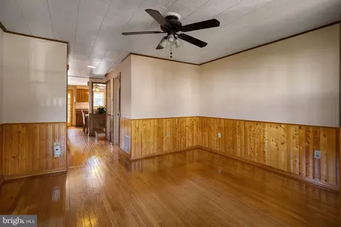 Living - 1028 Brooke Blvd, Reading, PA 19607 photo 2 of 5
