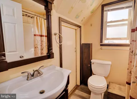 Bath - 1028 Brooke Blvd, Reading, PA 19607 photo 1 of 2