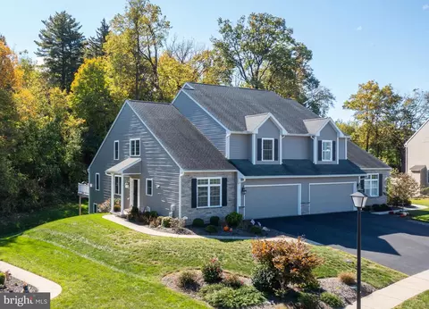 16 Regina Dr, Sinking Spring, PA 19608