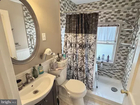 Bath - 17 Hillside Rd, Reading, PA 19609 photo 1 of 1