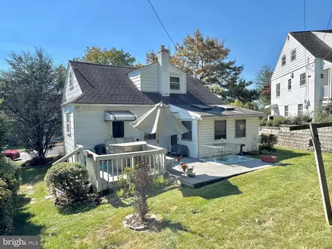Exterior - 17 Hillside Rd, Reading, PA 19609 photo 6 of 8