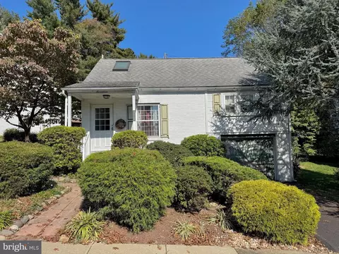 Exterior - 17 Hillside Rd, Reading, PA 19609 photo 4 of 8