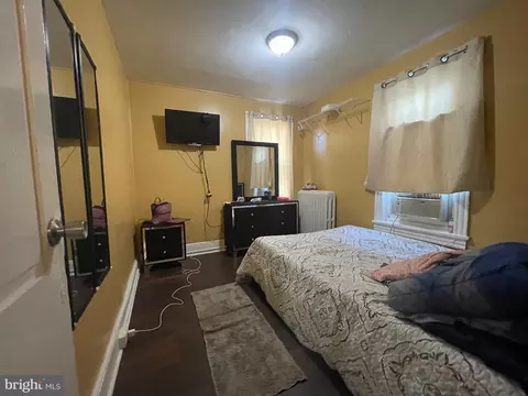 Bedroom - 1021 Spring St, Reading, PA 19604 photo 4 of 5