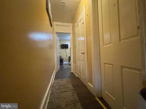 Entry Way - 1021 Spring St, Reading, PA 19604 photo 7 of 10