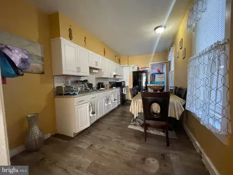 Entry Way - 1021 Spring St, Reading, PA 19604 photo 3 of 10