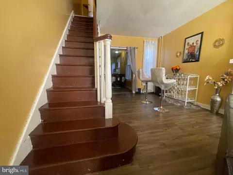 Entry Way - 1021 Spring St, Reading, PA 19604 photo 2 of 10