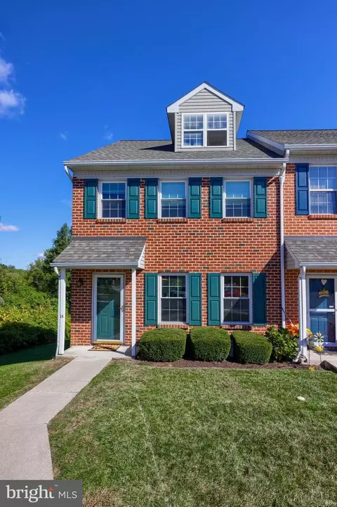 14 Charlemont Ct, Reading, PA 19607 photo 2