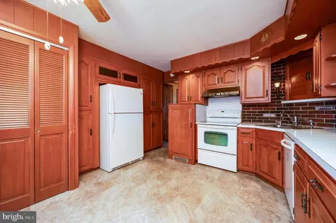 Kitchen - 801 Apache Ln, Temple, PA 19560 photo 3 of 5
