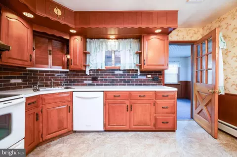 Kitchen - 801 Apache Ln, Temple, PA 19560 photo 2 of 5