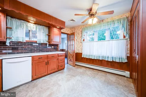 Kitchen - 801 Apache Ln, Temple, PA 19560 photo 4 of 5