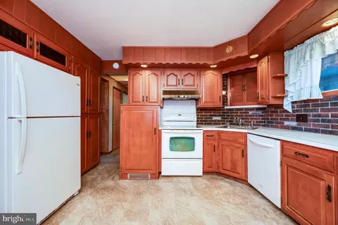 Kitchen - 801 Apache Ln, Temple, PA 19560 photo 5 of 5