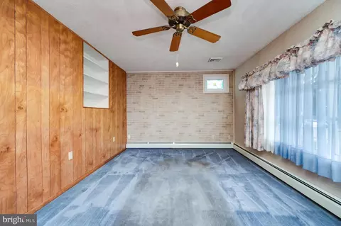 Living - 801 Apache Ln, Temple, PA 19560 photo 3 of 4