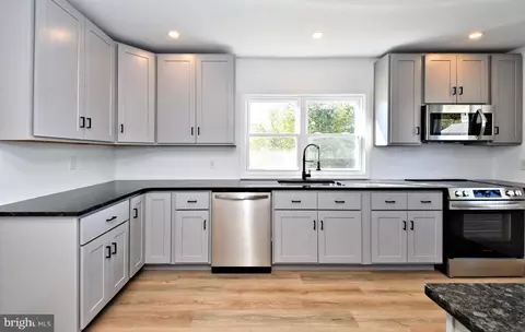 16 Eshbach Ln, Bechtelsville, PA 19505