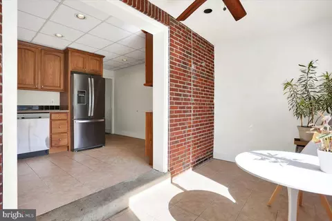 Entry Way - 2028 Spring St, Reading, PA 19609 photo 2 of 2
