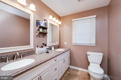 Bath - 3435 River Rd, Reading, PA 19605 photo 1 of 4