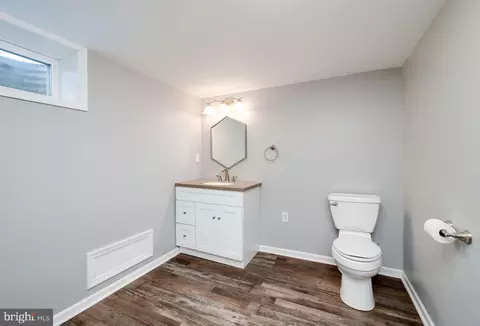 Bath - 3435 River Rd, Reading, PA 19605 photo 3 of 4