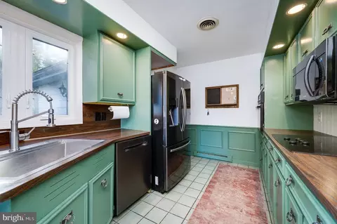 Kitchen - 3435 River Rd, Reading, PA 19605 photo 2 of 5
