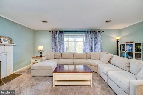 Living - 3435 River Rd, Reading, PA 19605 photo 3 of 10