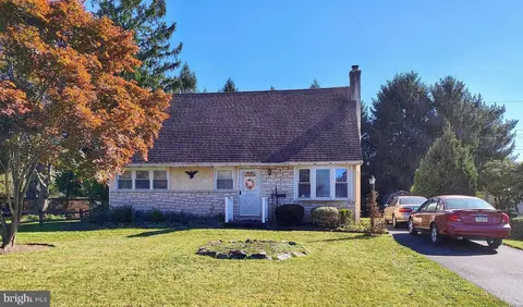 203 Maplewood Dr, Douglassville, PA 19518