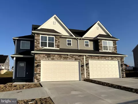 204 Sunglo Dr #( 114), Leesport, PA 19533