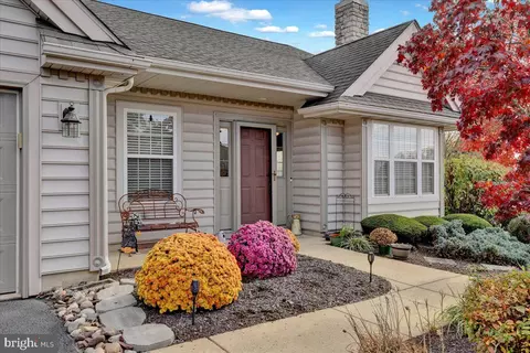 321 Charleston Ln, Reading, PA 19610