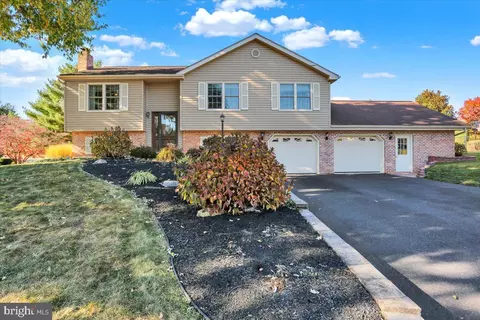 1029 Hickory Ln, Reading, PA 19606