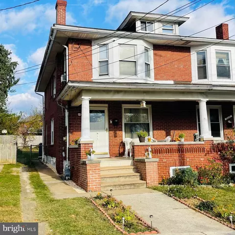 911 Meade St, Reading, PA 19611