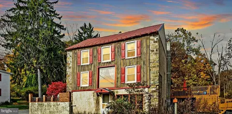 11 Deer Hill Rd, Zionsville, PA 18092