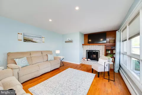 Living - 4002 Circle Ave, Reading, PA 19606 photo 3 of 7