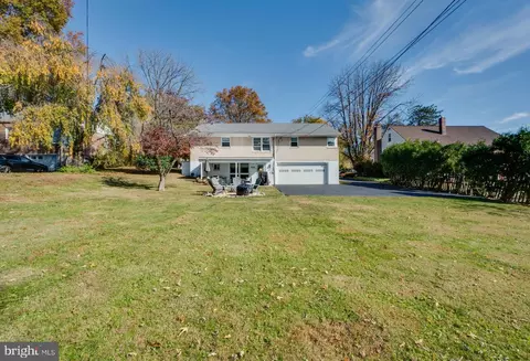 Exterior - 4002 Circle Ave, Reading, PA 19606 photo 10 of 14